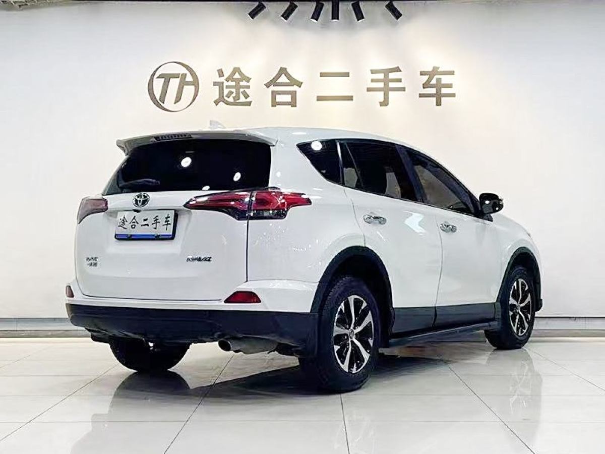 豐田 RAV4榮放  2016款 2.0L CVT兩驅(qū)風(fēng)尚版圖片