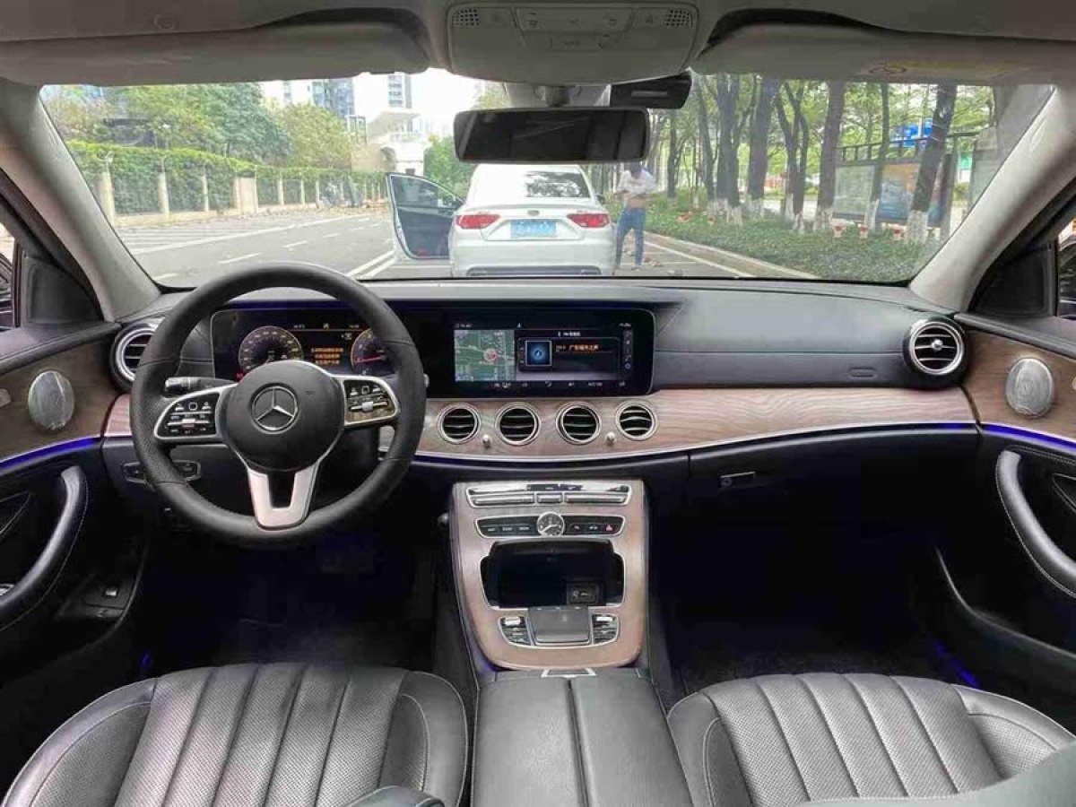 奔馳 奔馳E級  2020款 改款 E 300 L 殊享版圖片