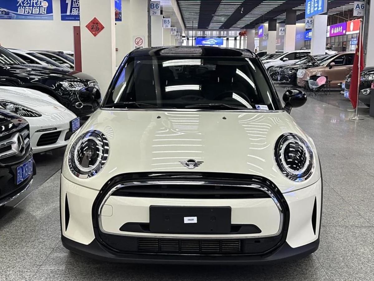 MINI MINI  2022款 1.5T COOPER 藝術(shù)家 五門版圖片