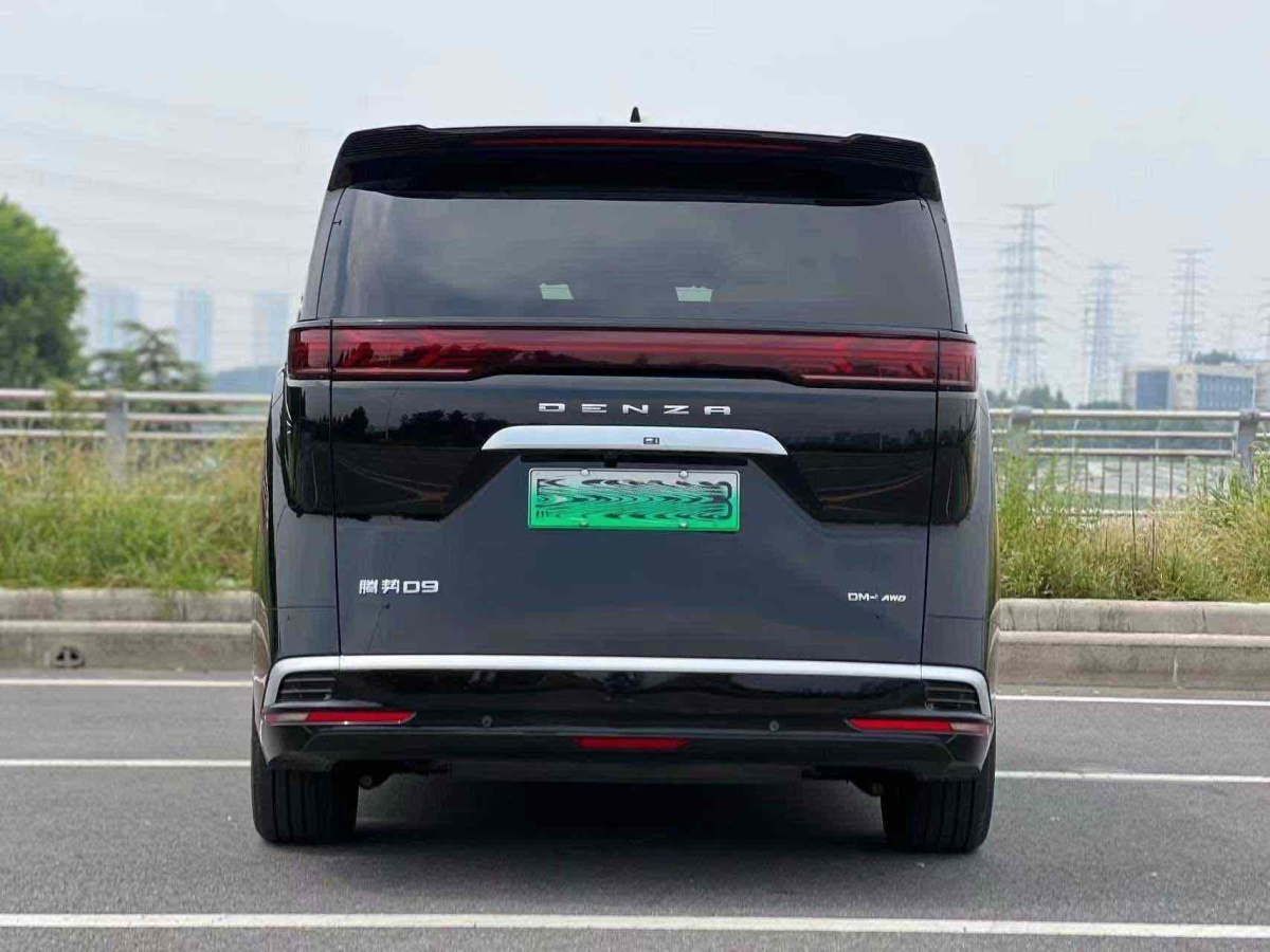 騰勢 騰勢D9  2023款 DM-i 965 尊享型圖片