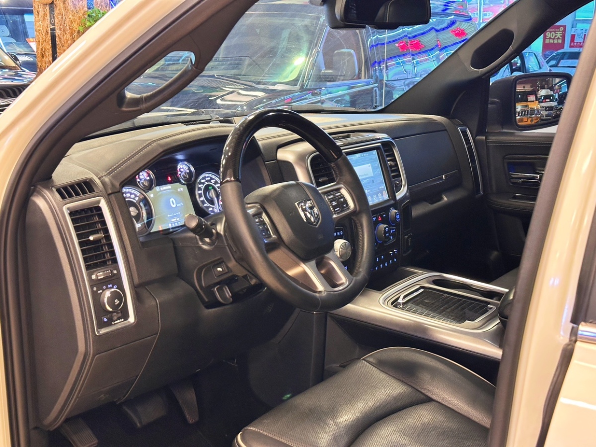 道奇 Ram  2017款 長(zhǎng)角號(hào) 5.7L 加長(zhǎng)版圖片