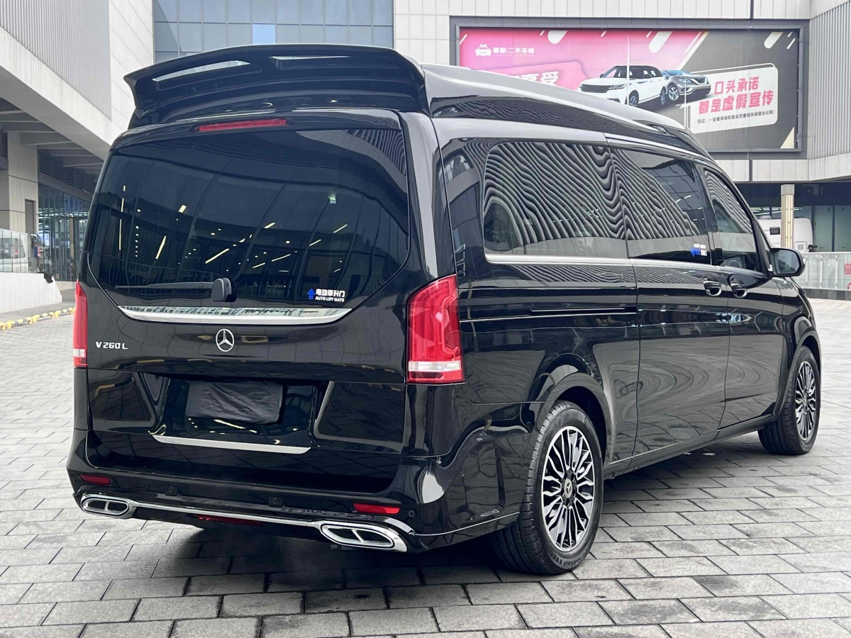 奔馳 V級(jí)  2020款 V 260 L 長(zhǎng)軸距豪華版圖片