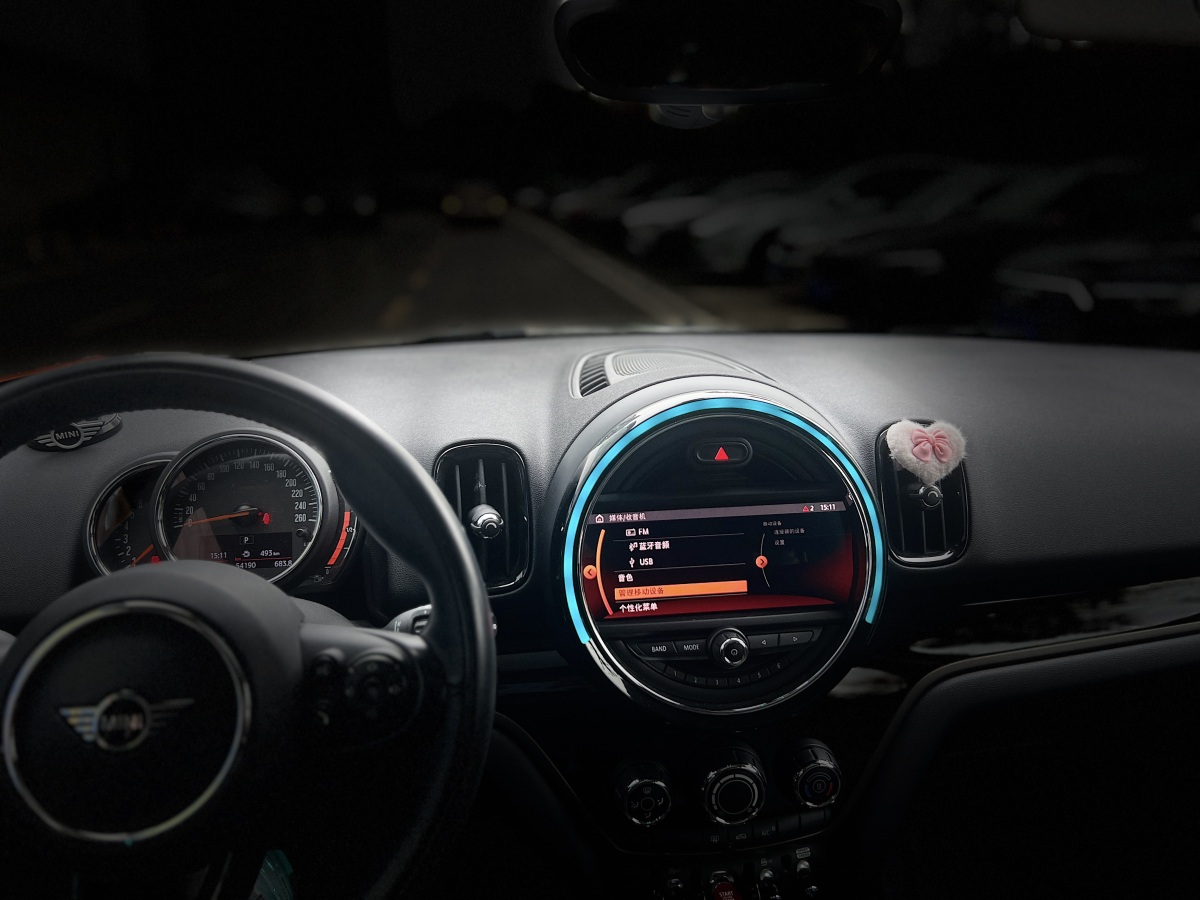 MINI COUNTRYMAN  2019款 1.5T COOPER ALL4 經(jīng)典派周末旅行版圖片