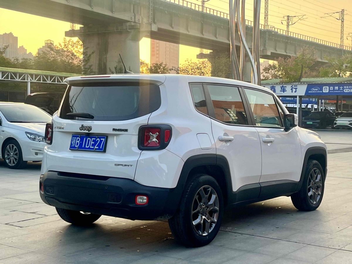 Jeep 自由俠  2018款 互聯(lián)大屏版 180T 自動(dòng)動(dòng)能版+圖片