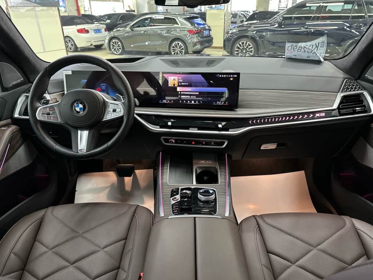 寶馬 寶馬X5  2023款 xDrive 40Li M運(yùn)動(dòng)曜夜套裝圖片