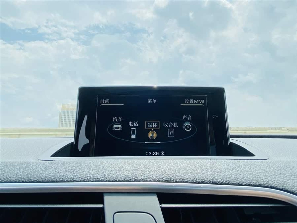 奧迪 奧迪Q3  2017款 30 TFSI 時(shí)尚型圖片