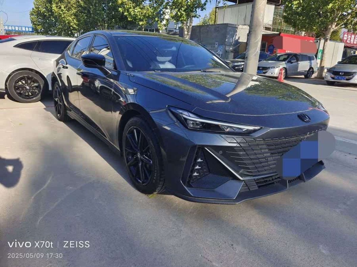 長安 長安UNI-V  2022款 1.5T 尊貴型圖片