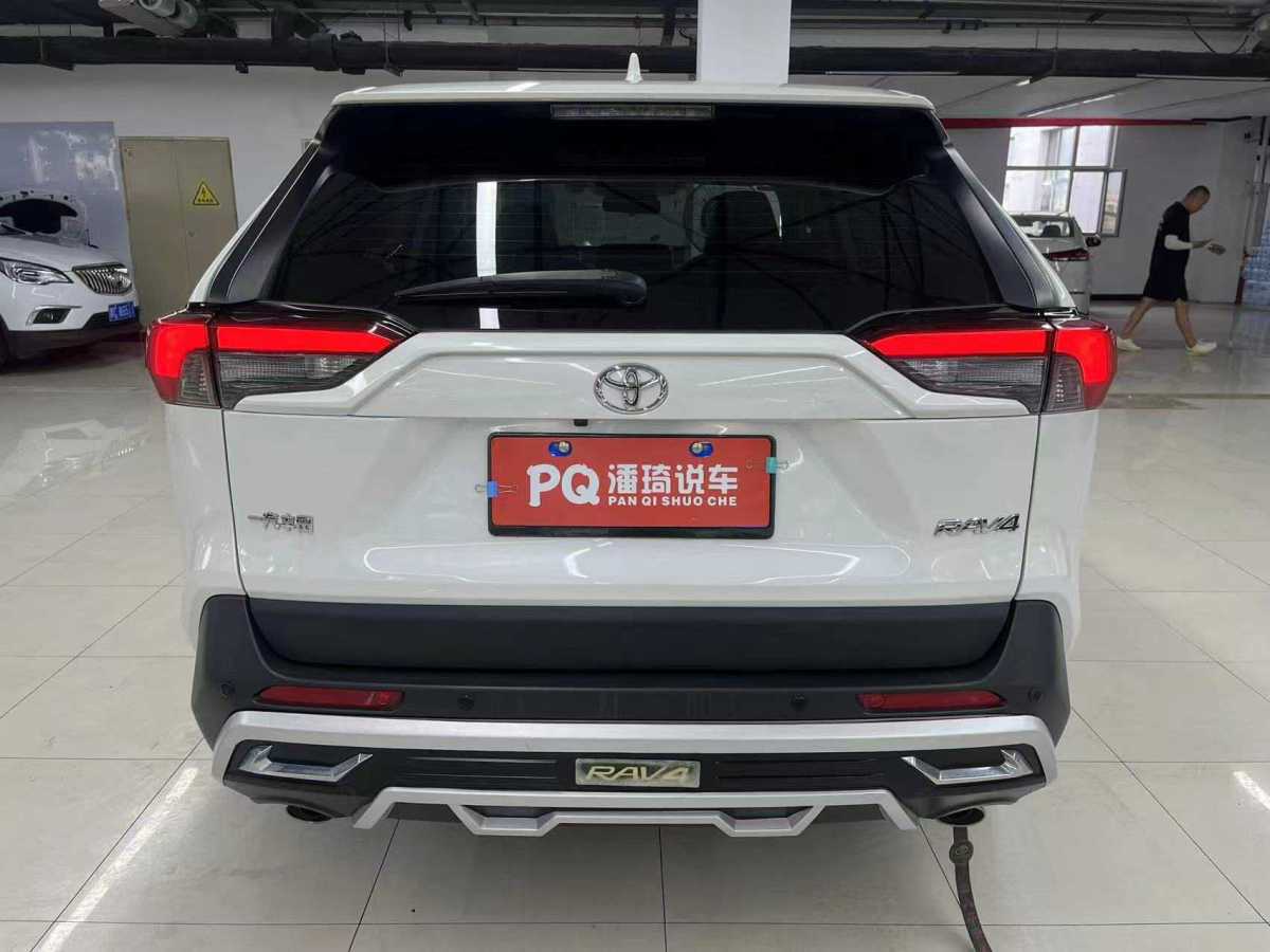 豐田 RAV4  2018款 榮放 2.0L CVT兩驅(qū)風(fēng)尚版圖片