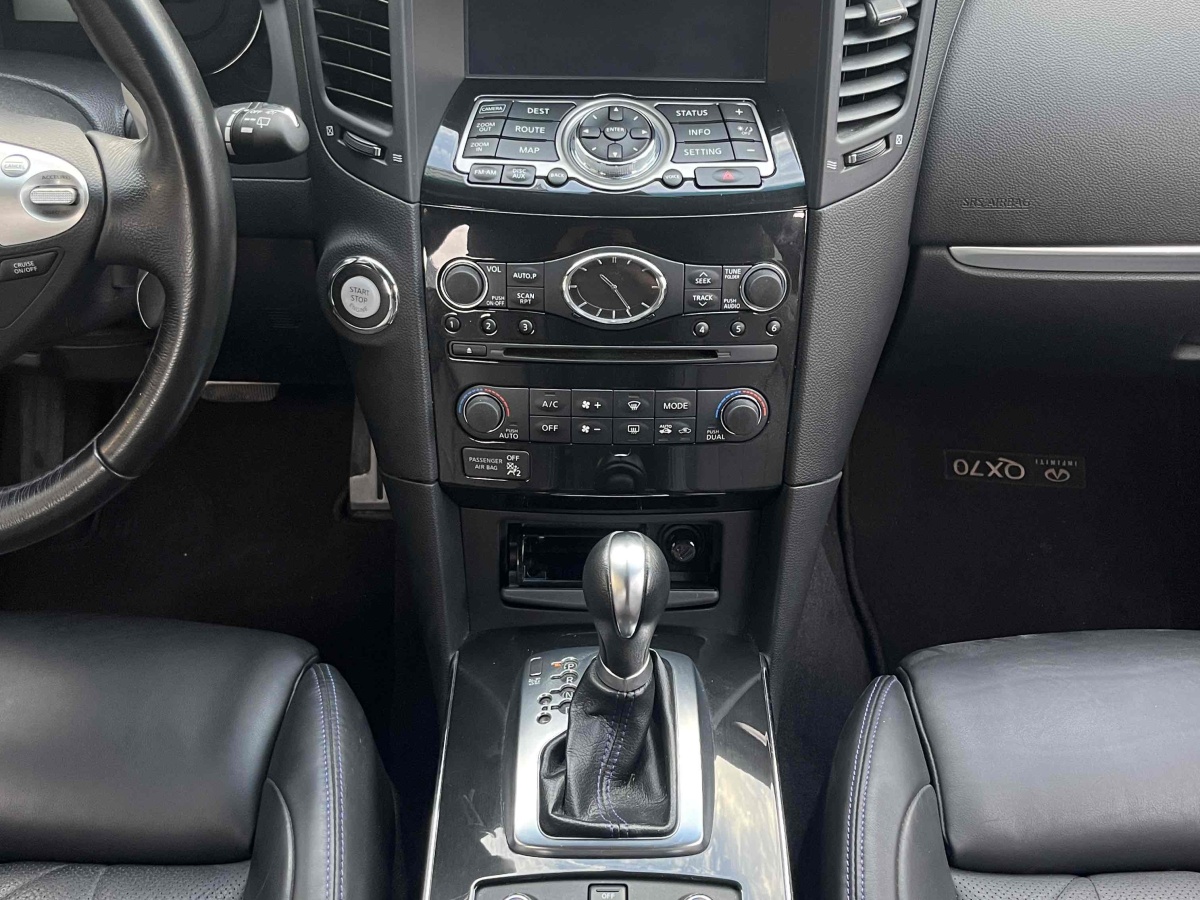 英菲尼迪 QX70  2015款 3.7L 絕影版圖片