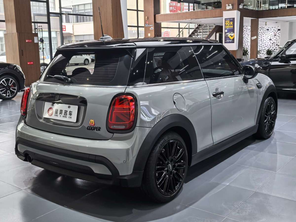 MINI MINI  2022款 改款 1.5T COOPER 藝術(shù)家圖片