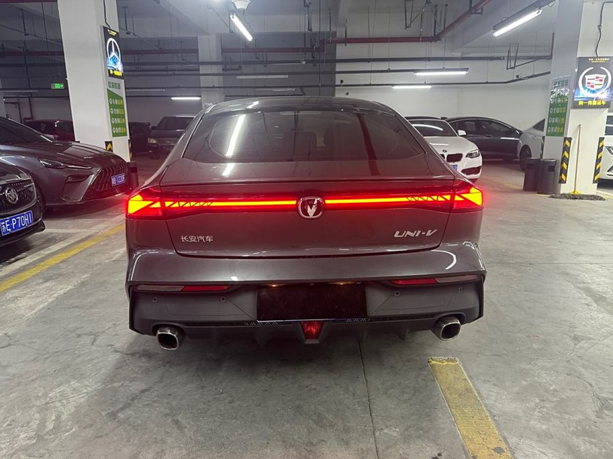 長(zhǎng)安 長(zhǎng)安UNI-V  2022款 1.5T 尊貴型圖片