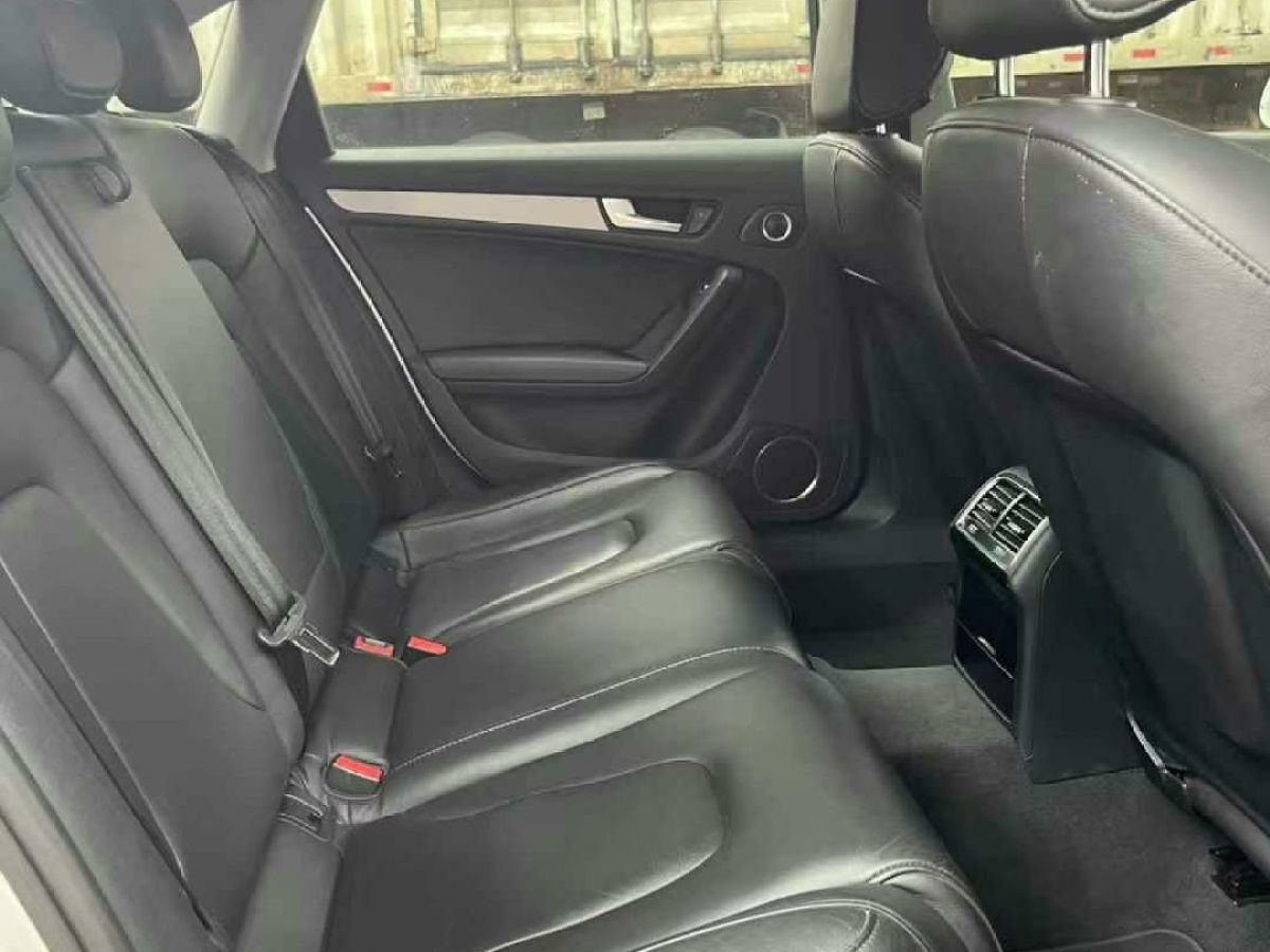 奧迪 奧迪A4L  2015款 A4L 1.8TFSI 30TFSI 舒適型圖片