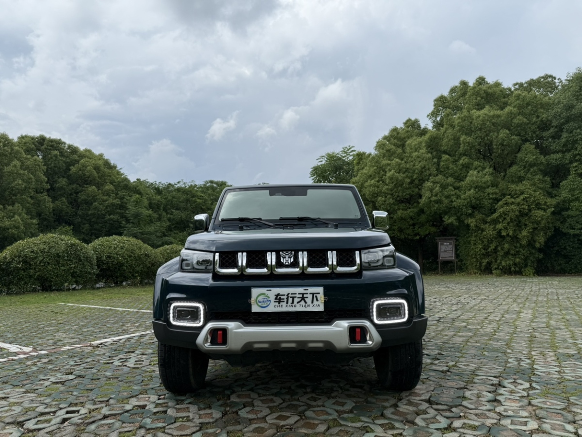 北京 BJ40  2020款 2.0T 自動四驅(qū)城市獵人版?zhèn)b客型圖片