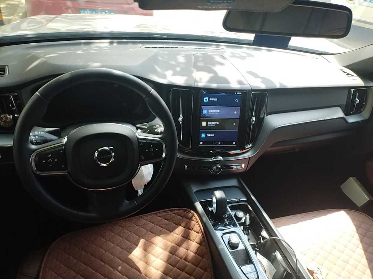 沃爾沃 XC60  2022款 B5 四驅(qū)智逸豪華版圖片