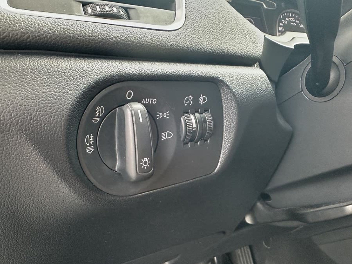 奧迪 奧迪Q3  2015款 35 TFSI 進(jìn)取型圖片