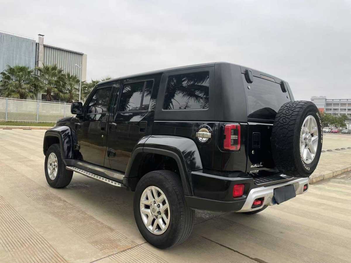 北京 BJ40  2020款 2.0T 自動四驅(qū)城市獵人版?zhèn)b客型圖片