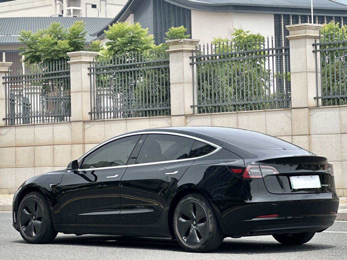 特斯拉 Model 3  2020款 改款 標(biāo)準(zhǔn)續(xù)航后驅(qū)升級版圖片