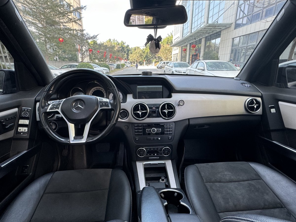 奔馳 奔馳GLK級  2015款 GLK 260 4MATIC 時(shí)尚型 極致版圖片