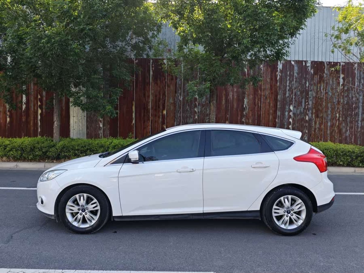 福特 ?？怂? 2012款 兩廂 1.6L 手動(dòng)舒適型圖片