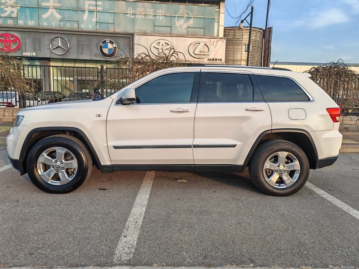 Jeep 大切諾基  2013款 3.6L 舒享導(dǎo)航版圖片