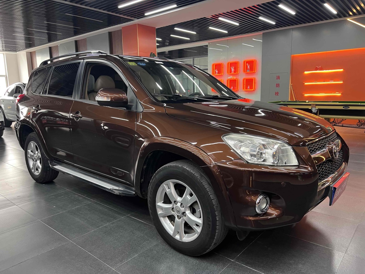 2012年6月豐田 RAV4榮放  2011款 2.4L 自動(dòng)四驅(qū)豪華版