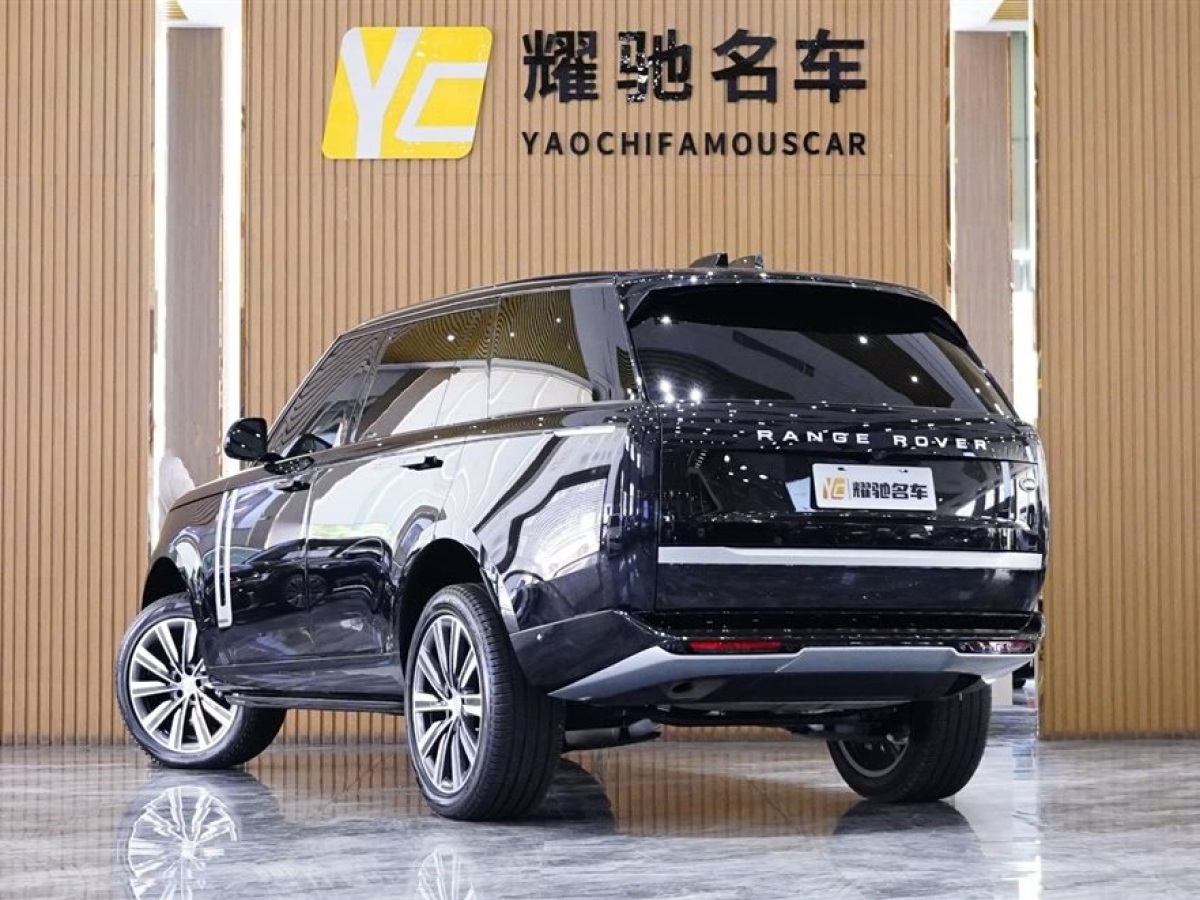 路虎 攬勝  2024款 3.0 L6 400PS 典范加長版圖片