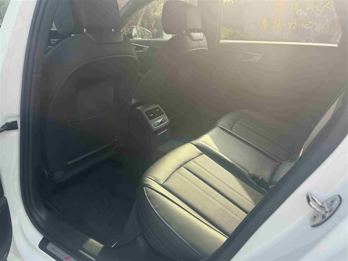 奧迪 奧迪A4L  2024款 40 TFSI 豪華動(dòng)感型圖片