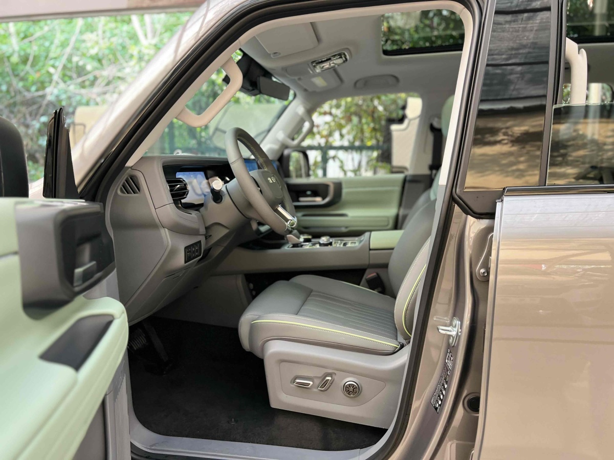 北京 BJ40  2024款 2.0T 城市獵人版 俠客型圖片