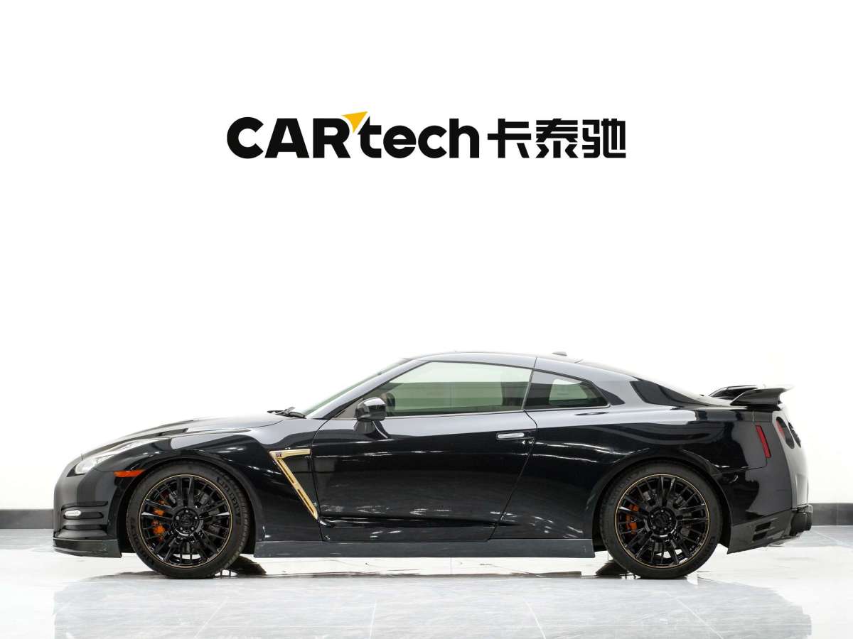 日產(chǎn) GT-R  2015款 3.8T 豪華棕紅內(nèi)飾版圖片