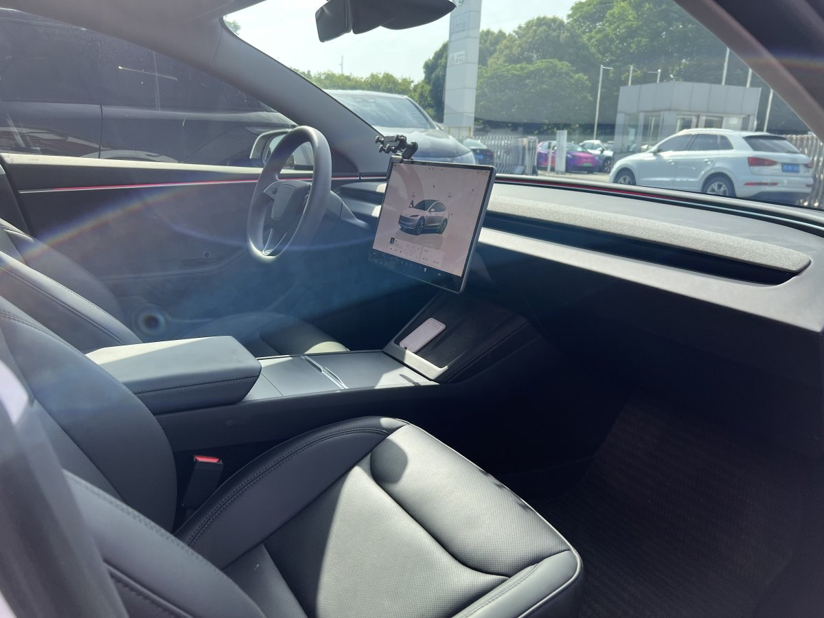 特斯拉 Model 3  2019款 長(zhǎng)續(xù)航全輪驅(qū)動(dòng)版圖片