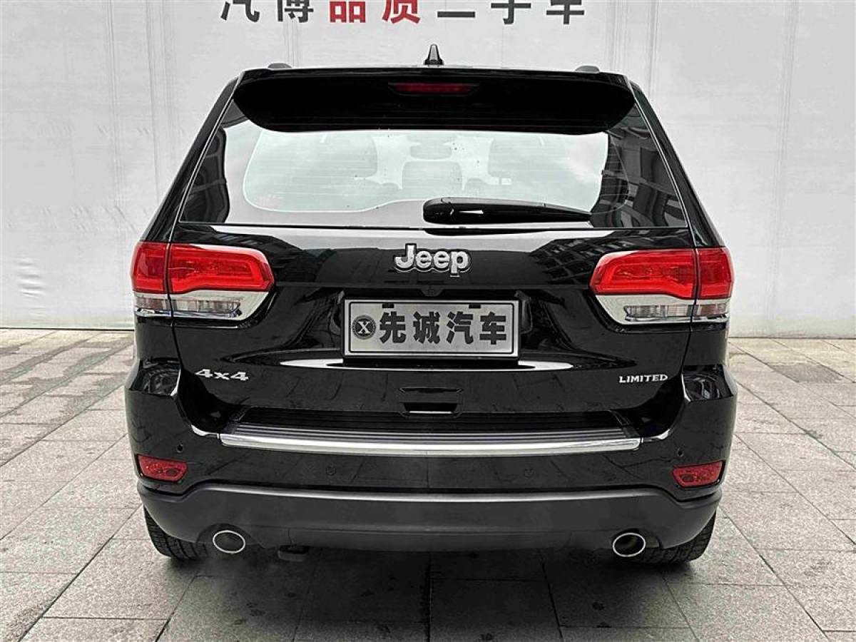 Jeep 大切諾基  2017款 3.0L 精英導(dǎo)航版圖片