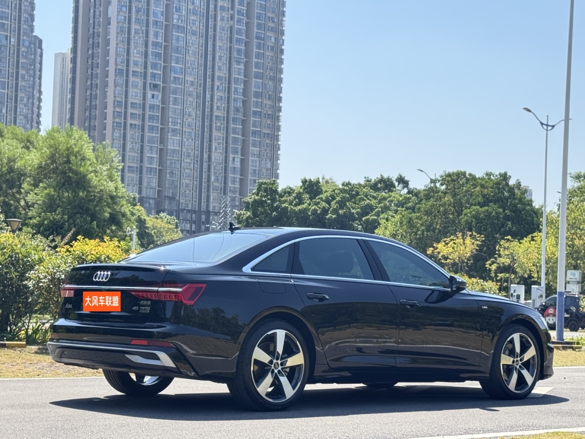 奧迪 奧迪A6L  2023款 改款 45 TFSI quattro 臻選動(dòng)感型圖片