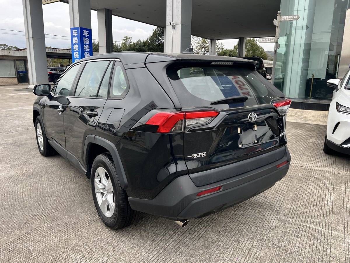 豐田 RAV4  2018款 榮放 2.0L CVT兩驅(qū)都市版圖片