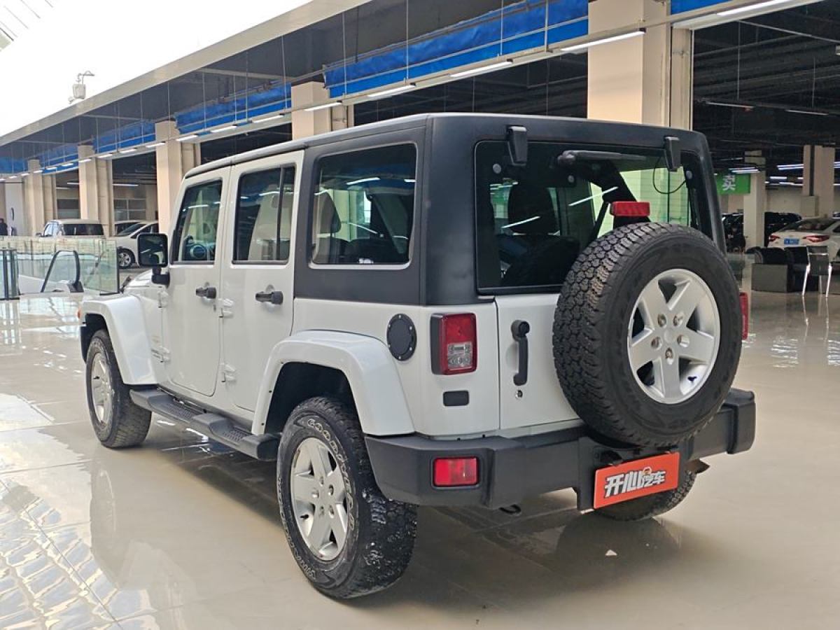 Jeep 牧馬人  2014款 3.0L Sahara 四門(mén)版圖片