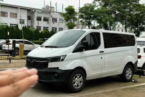 全順 福特 2.0T柴油自動(dòng)廂式貨車中軸中頂3座