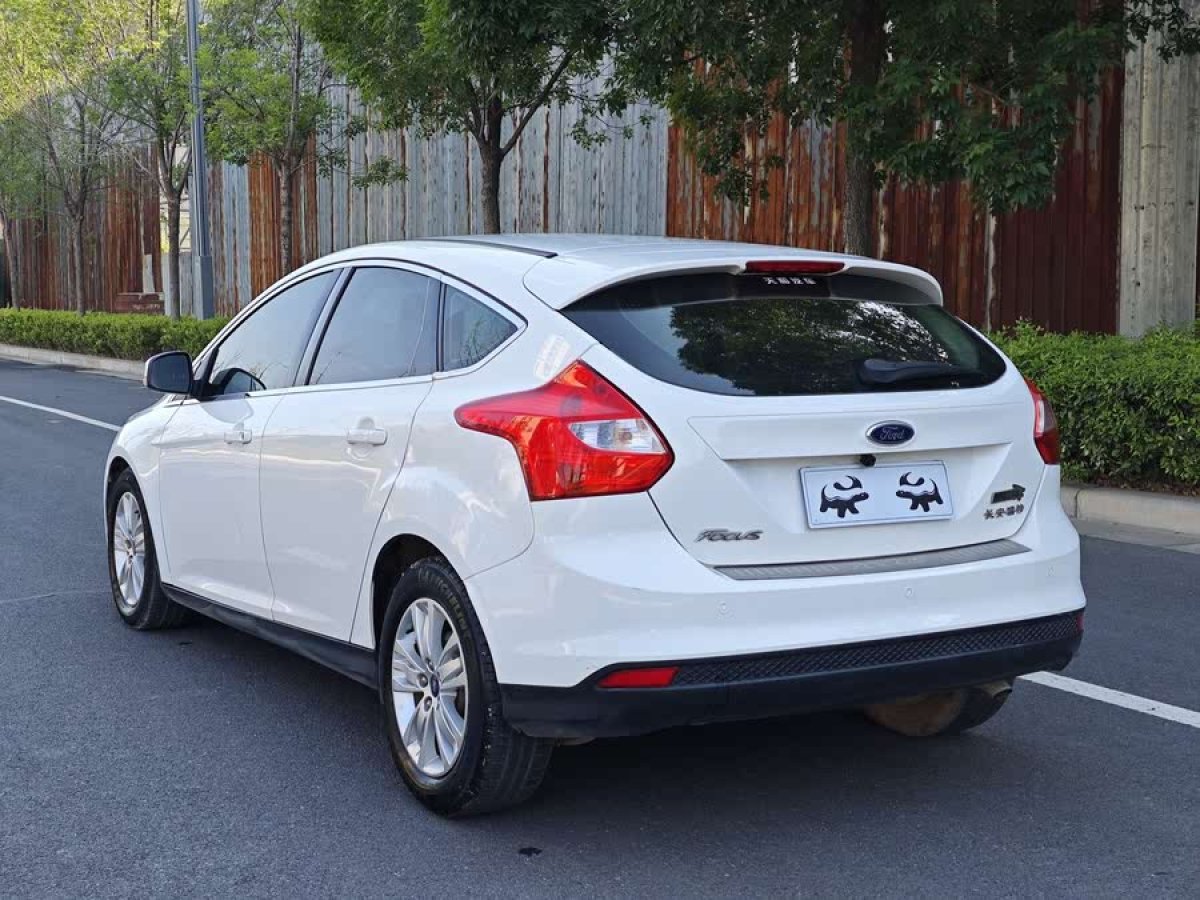 福特 福克斯  2012款 兩廂 1.6L 手動(dòng)舒適型圖片