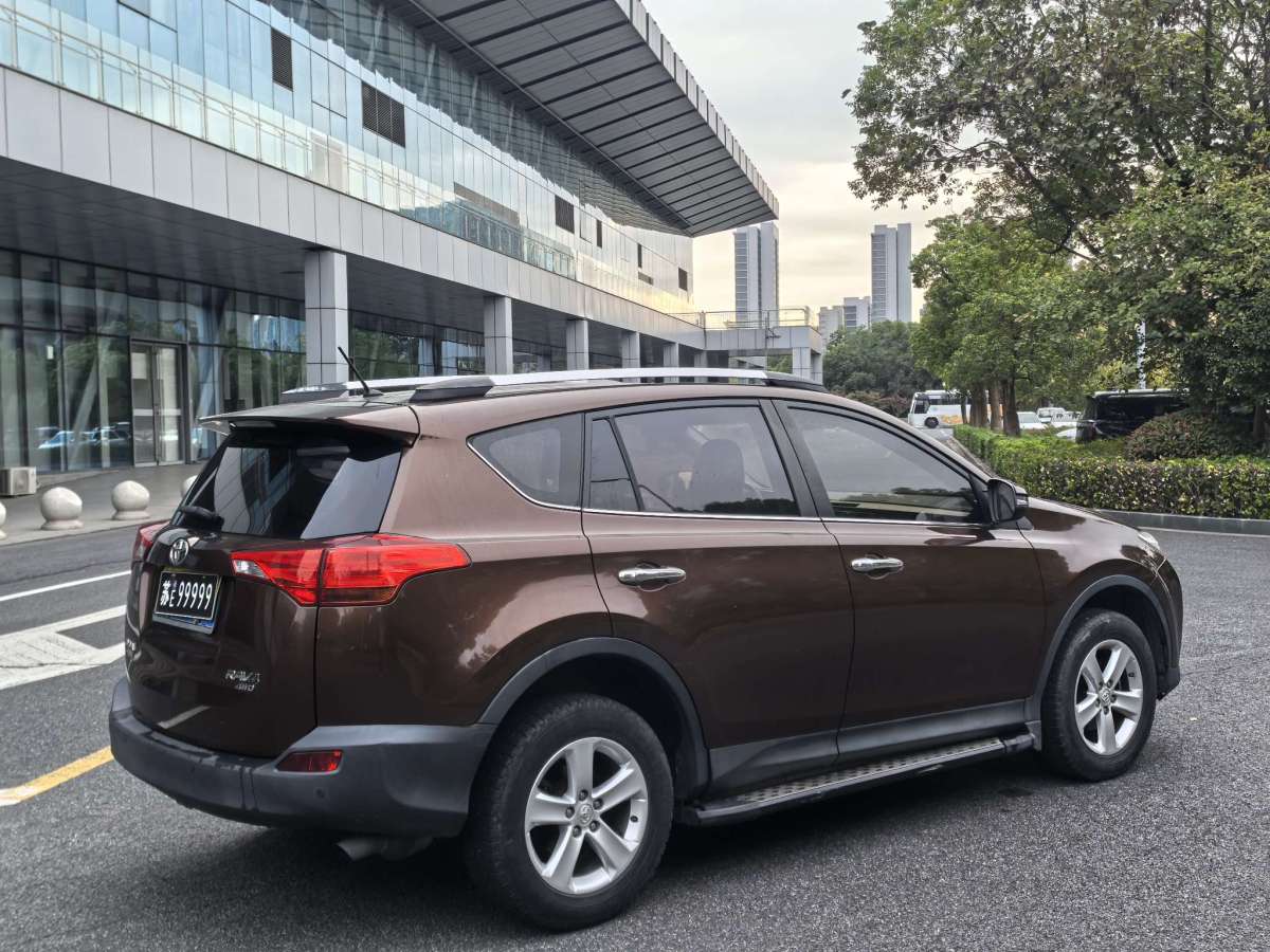 2013年6月豐田 RAV4榮放  2013款 2.0L CVT四驅(qū)新銳版