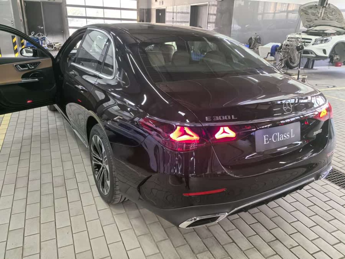 奔馳 奔馳E級(jí)  2024款 E 300 L 時(shí)尚運(yùn)動(dòng)型圖片