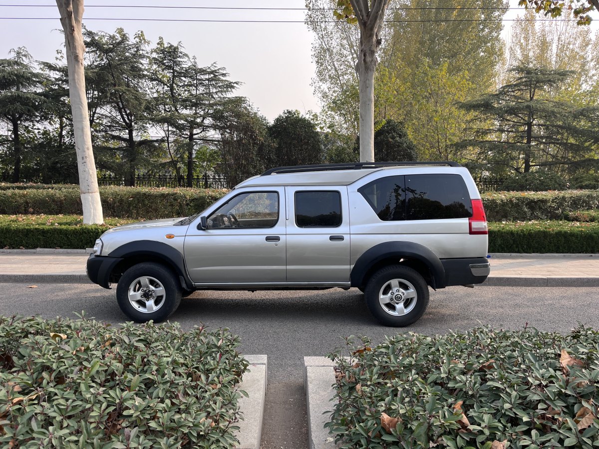 日產(chǎn) ZN廂式車  2013款 2.4L四驅(qū)標(biāo)準(zhǔn)型5座圖片