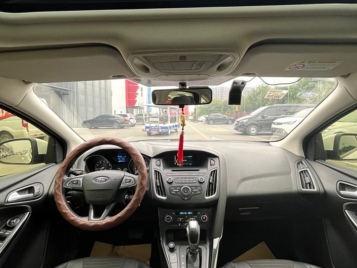 福特 福克斯  2015款 三厢 EcoBoost 125 自动超能风尚型图片