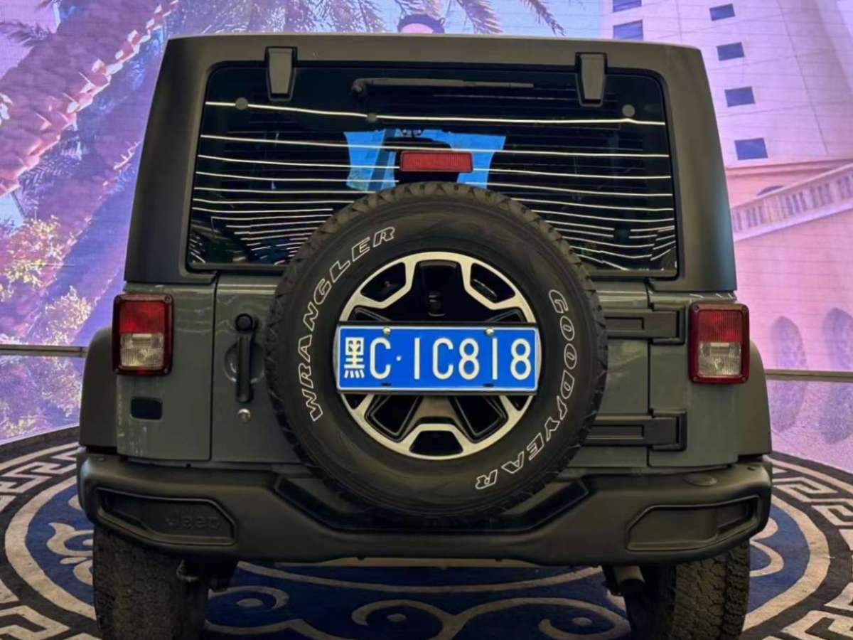 2014年6月Jeep 牧马人  2014款 3.6L 龙腾典藏版