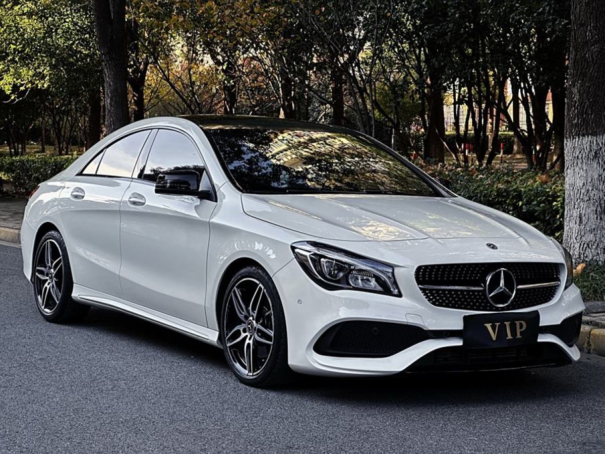 奔馳 奔馳CLA級  2017款 CLA 220 4MATIC 極地限量版圖片