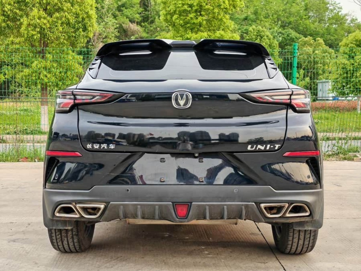 長(zhǎng)安 UNI-T  2020款 1.5T 尊貴型圖片