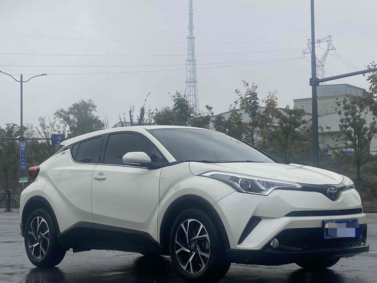 豐田 C-HR  2018款 2.0L 領(lǐng)先天窗版 國V圖片