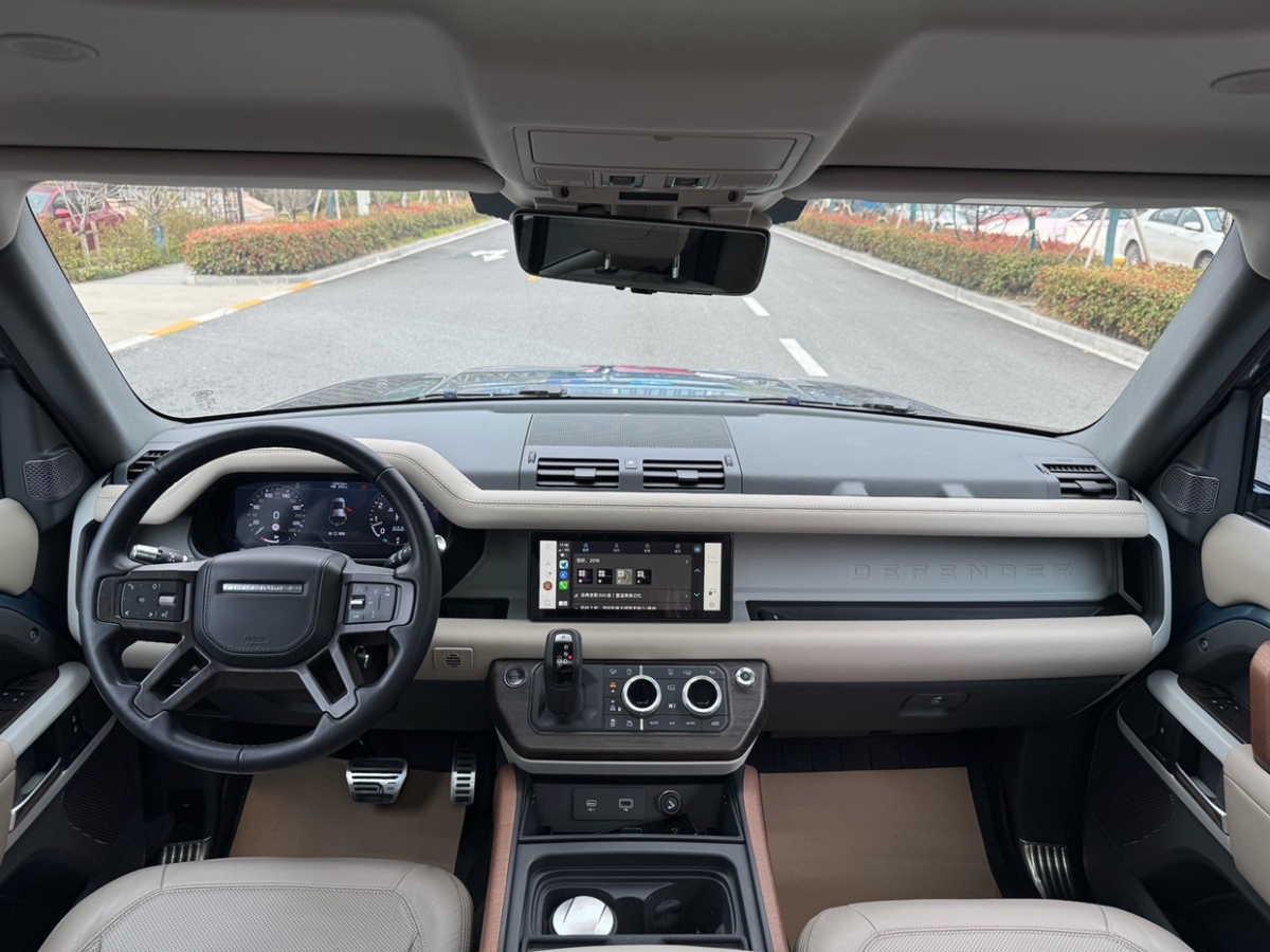 路虎 衛(wèi)士  2021款 110 P400 暗黑特別版圖片