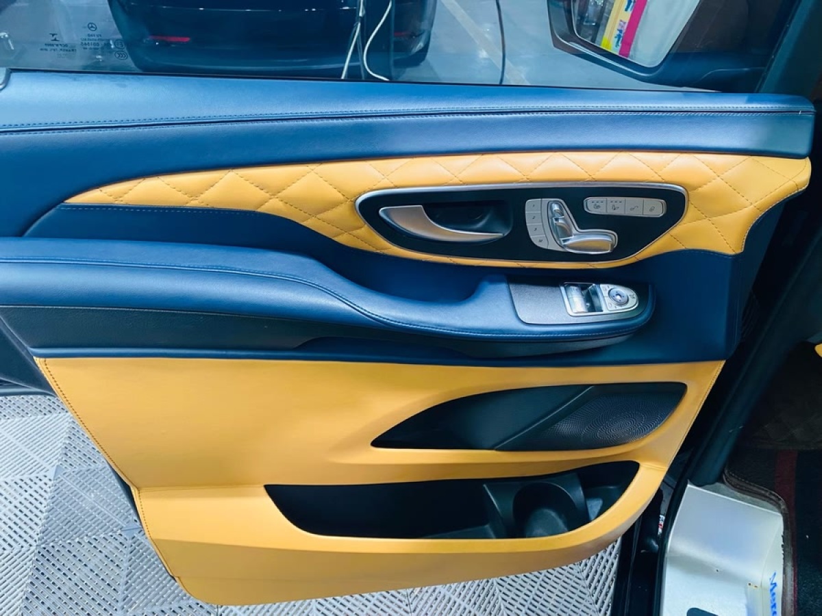 奔馳 V級(jí)  2021款 V 260 領(lǐng)航版圖片