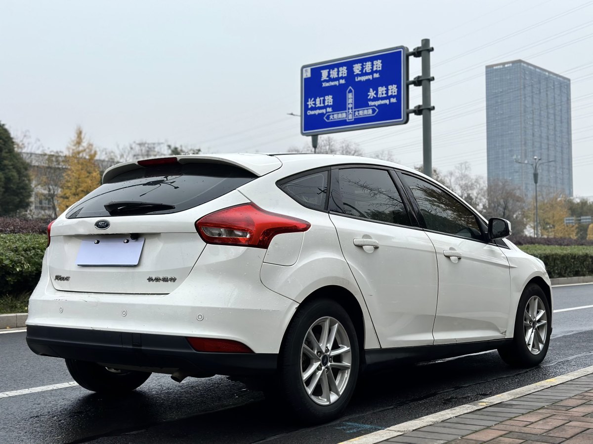 福特 ?？怂? 2015款 兩廂 1.6L 自動(dòng)風(fēng)尚型圖片