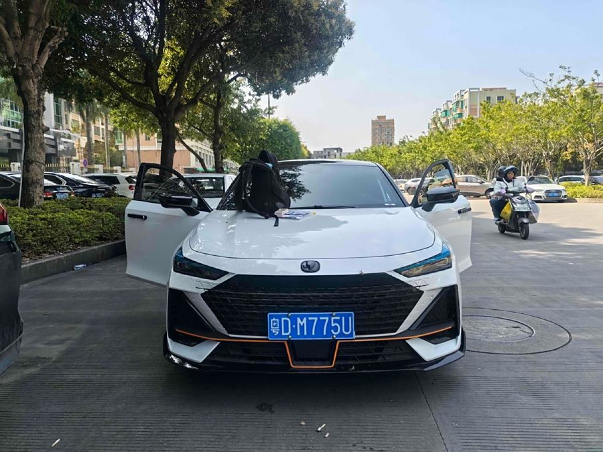 長(zhǎng)安 長(zhǎng)安UNI-V  2023款 1.5T 運(yùn)動(dòng)版圖片