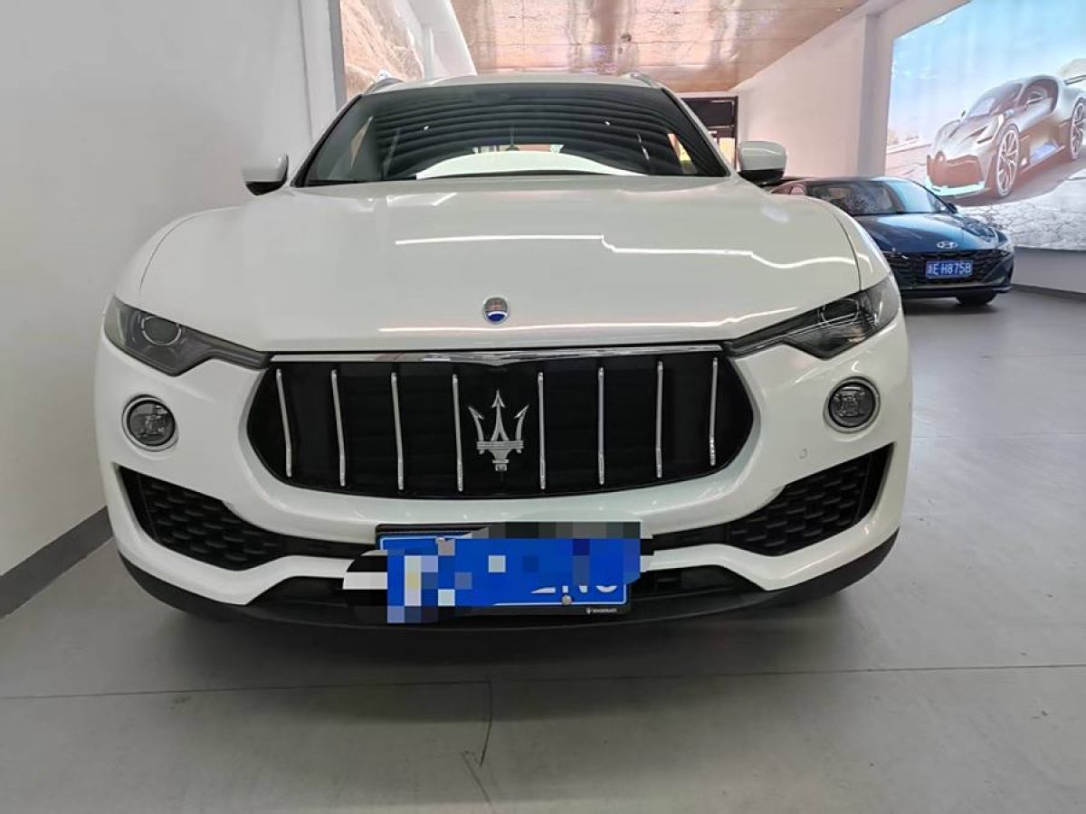 瑪莎拉蒂 Levante  2019款 3.0T 350Hp 標(biāo)準(zhǔn)版 國(guó)VI圖片