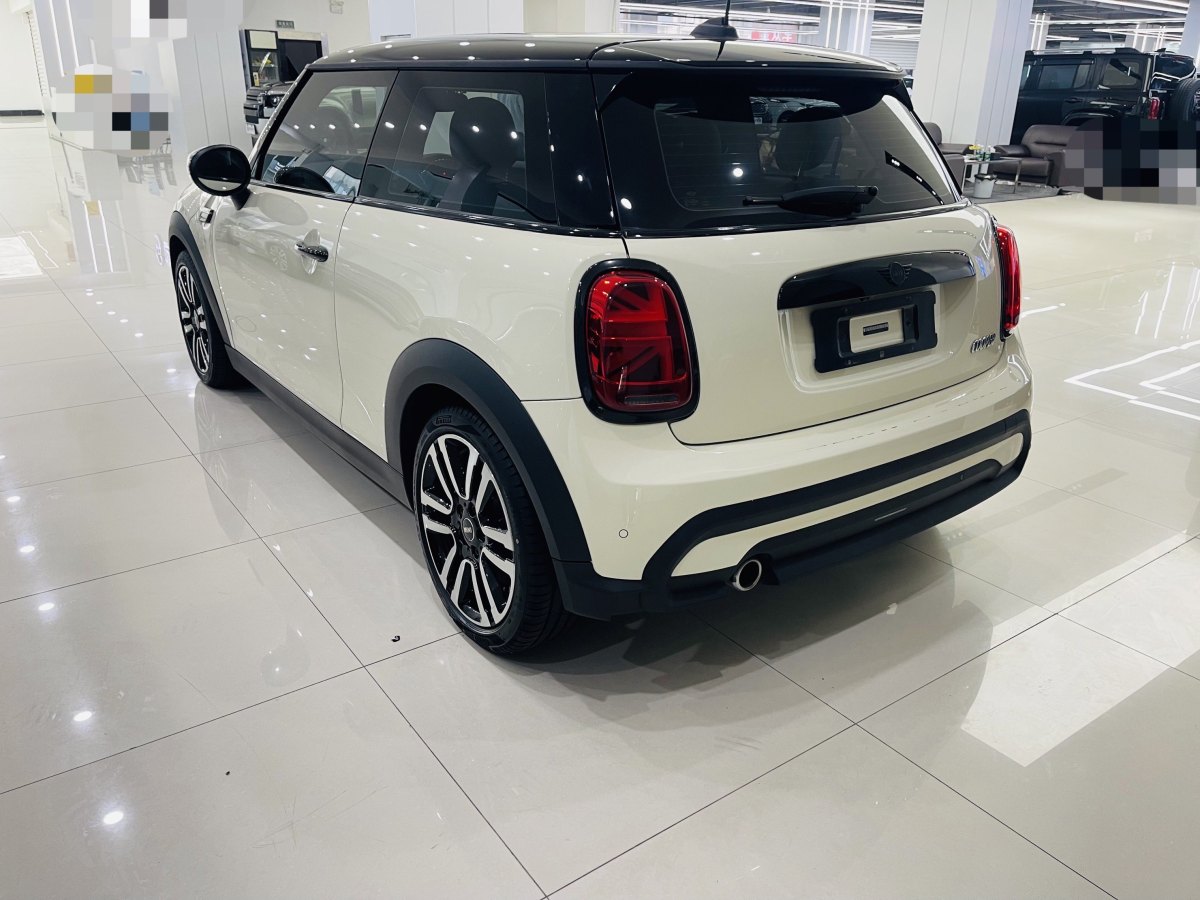 2021年6月MINI MINI  2022款 改款 1.5T COOPER 藝術(shù)家